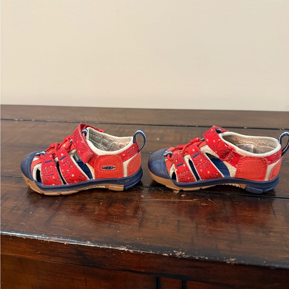 3 pairs of size 7 kids shoes- Keen sandals, loafers, & New Balance sneakers - Picture 5 of 15